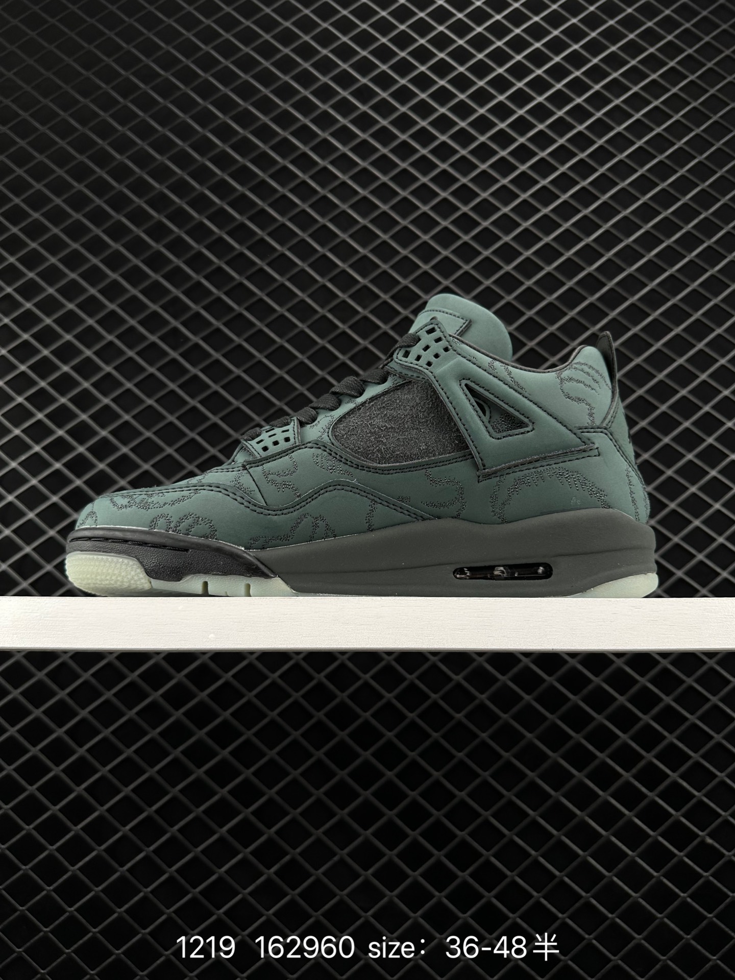 Kaws x Air Jordan 4 Retro”Cool Grey“